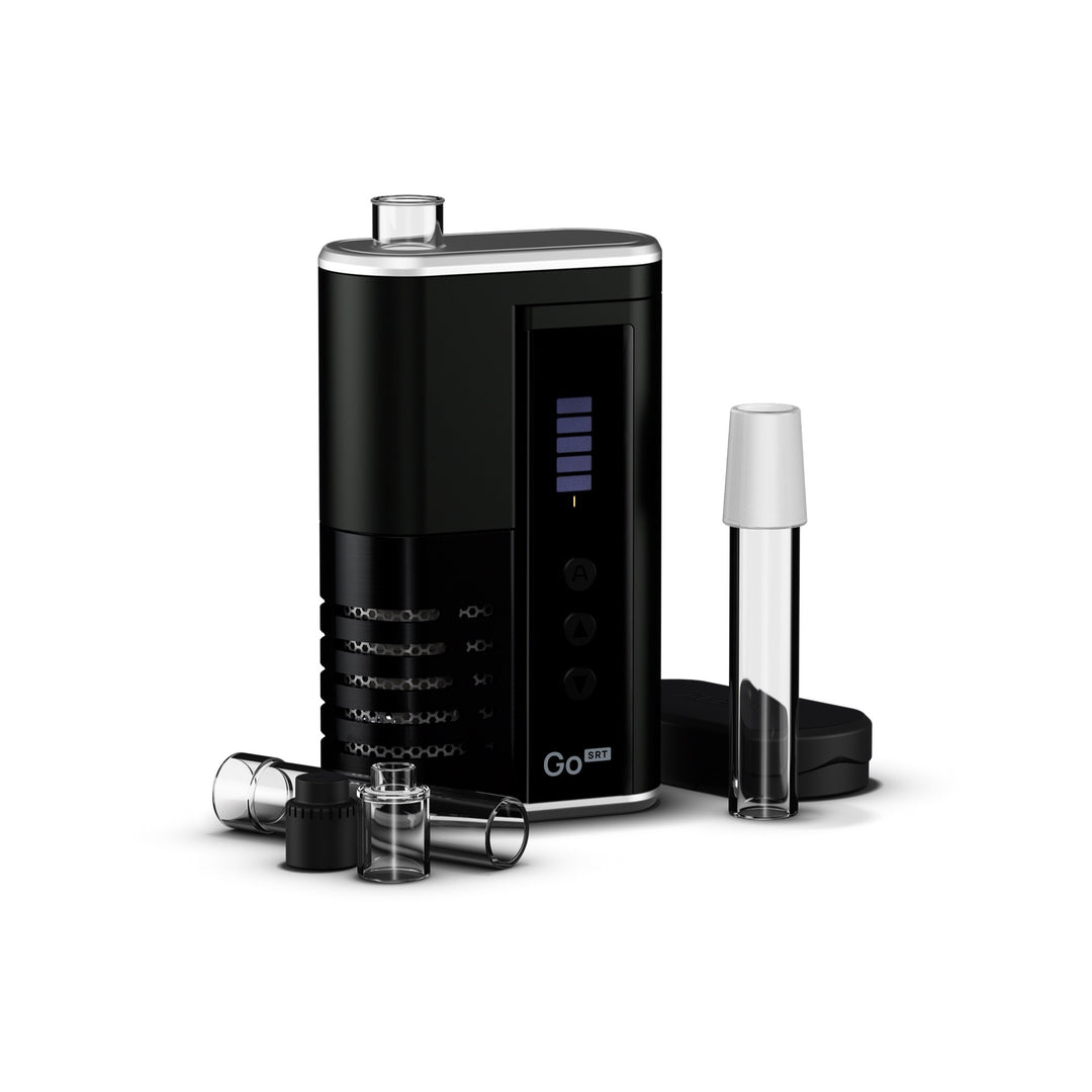 Vaporizador negro Go SRT con tubo de aroma y varias piezas de vidrio dispuestas sobre fondo blanco