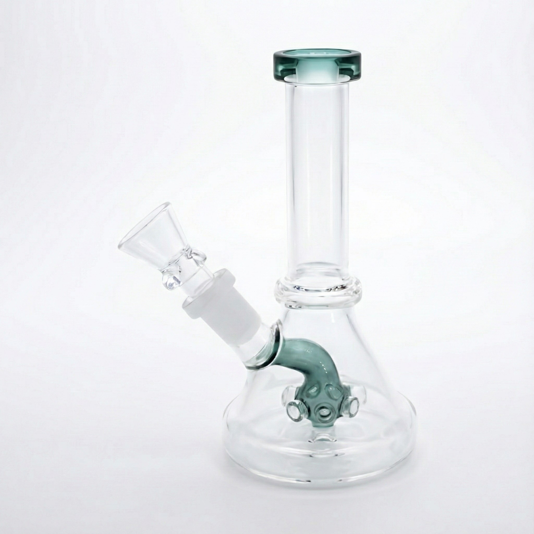 Bong de vidrio compacto de 15 cm con detalles turquesa y percolador esférico, mini narguila de vidrio para fumar hierba con mejor filtración del humo.