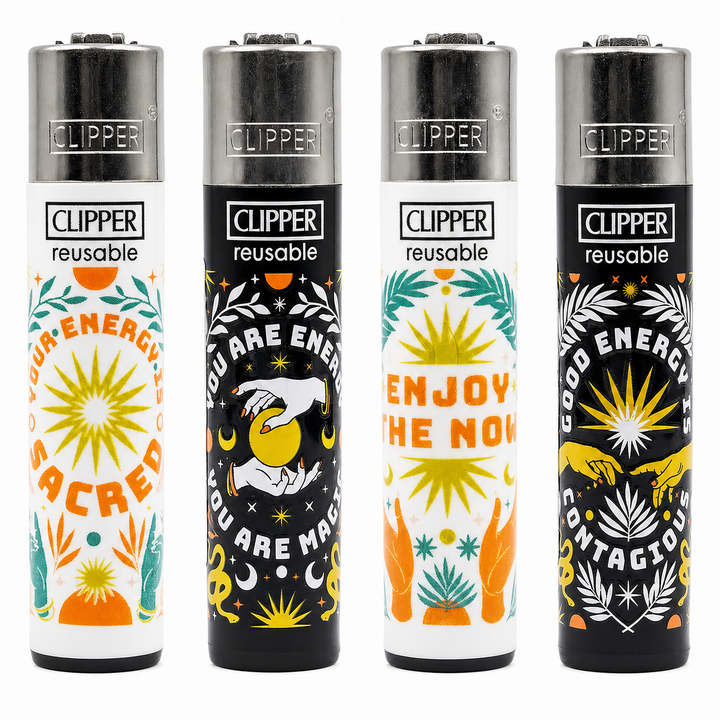 Colección Clipper Mystical Destiny con los cuatro encendedores grandes, dos de cuerpo blanco y dos negro