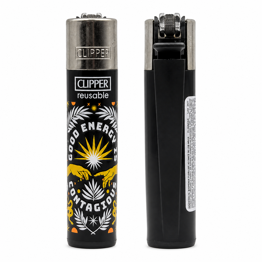 Encendedor Clipper negro con dos manos doradas y una chispa en el punto de contacto y la frase Good Energy Is Contagious