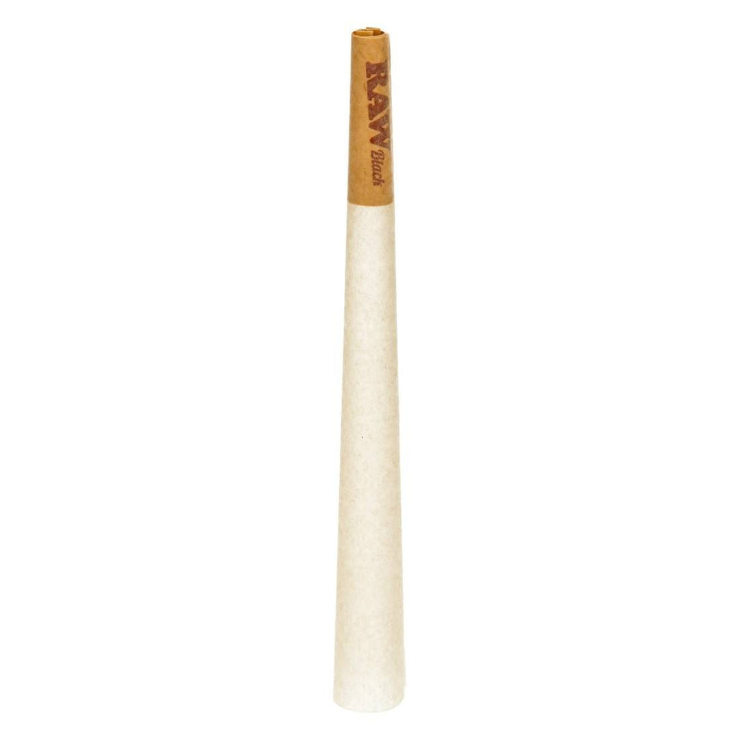 Cono RAW Black King Size de 110 mm con boquilla de papel y logotipo RAW Black.