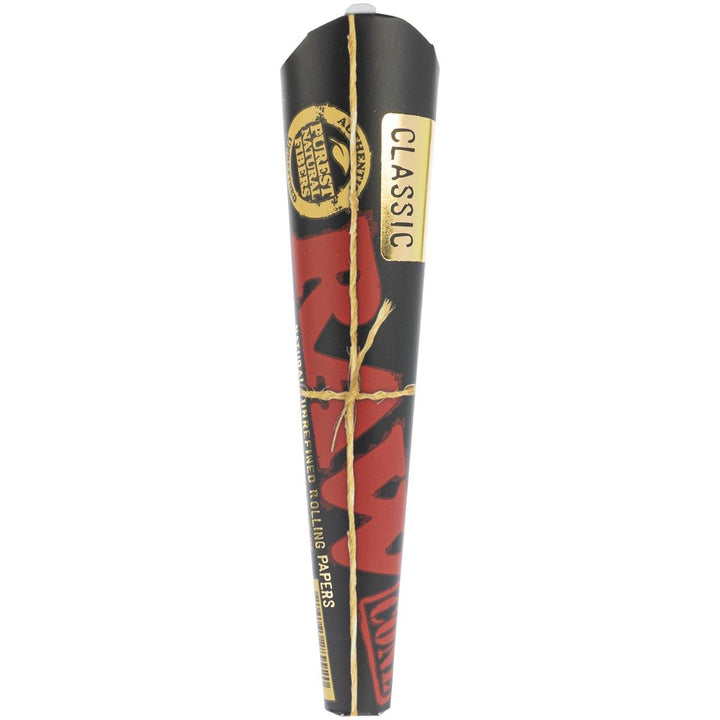 Empaque individual de conos RAW Black King Size, con logo RAW rojo y sello CLASSIC dorado.
