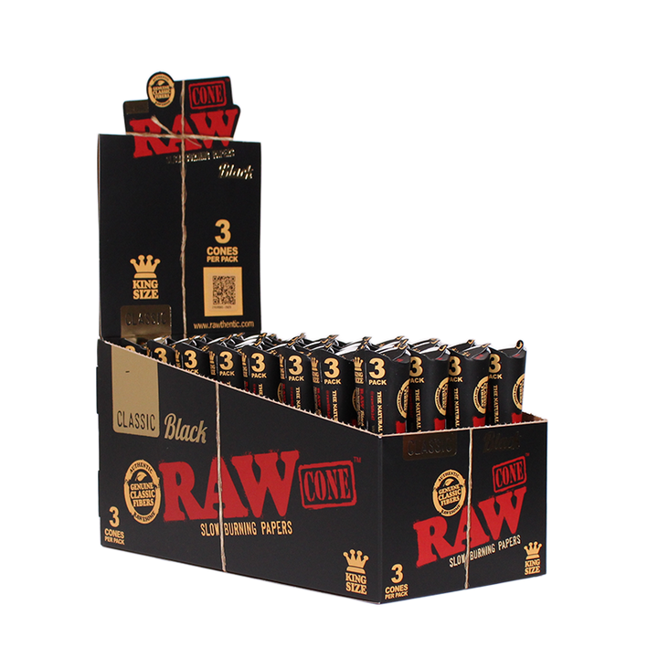 Paquetes negros de conos RAW Black King Size con la leyenda 3 CONES PER PACK y el sello KING SIZE con corona