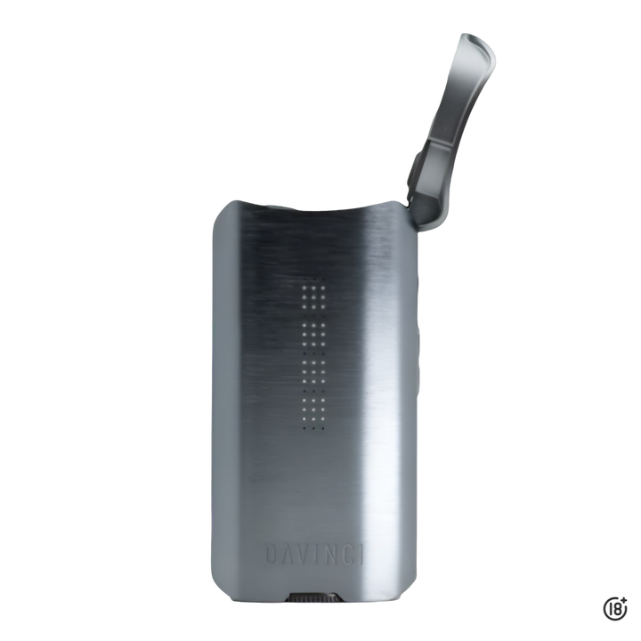Detalle del vaporizador DaVinci IQ3 mostrando su boquilla ergonómica y acabado metálico.