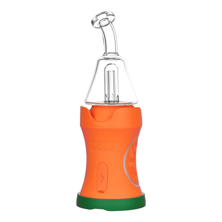 Dorso del Dr. Dabber Boost EVO Carrots Edition con ANWAR CARROTS y Dr.Dabber en relieve y el puerto de carga bajo una tapa