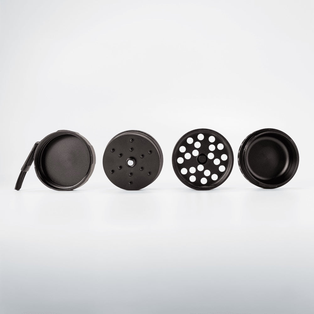 Despiece del DynaGrynd: tapa, plato de dientes micro-redondeados, plato perforado y cámara de recolección