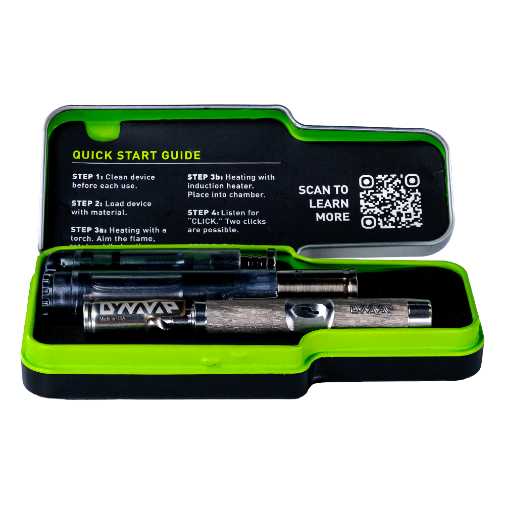 Kit del vaporizador DynaVap M7 en estuche con encendedor transparente.