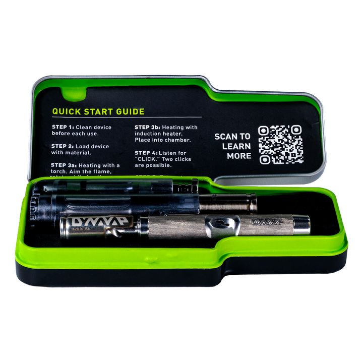 Kit del vaporizador DynaVap M7 en estuche con encendedor transparente.