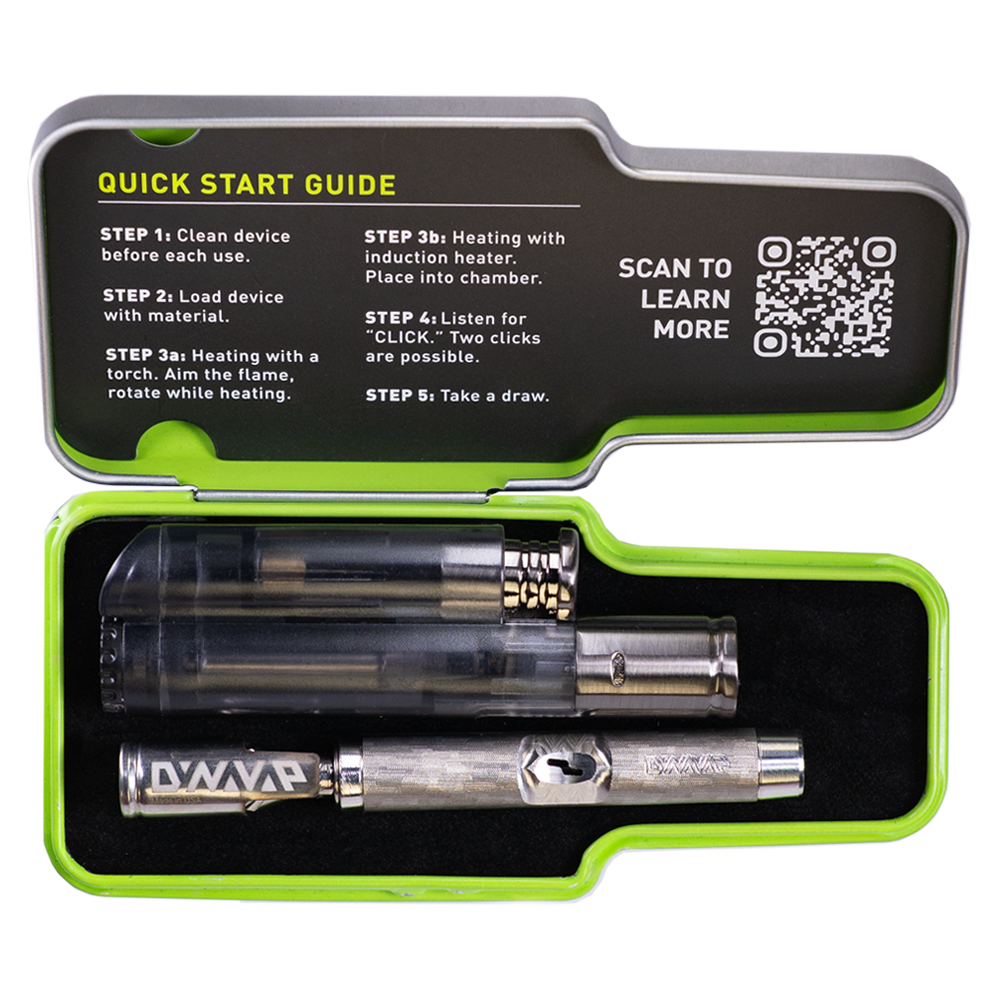 Vaporizador DynaVap M7 en su estuche metálico con guía rápida de inicio.