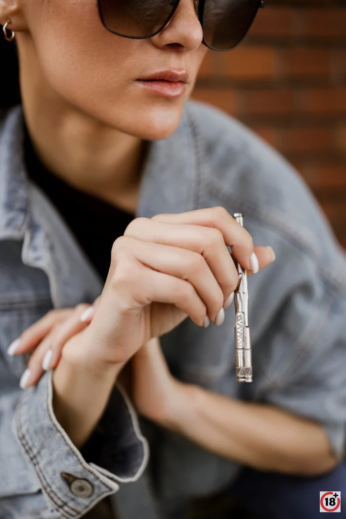 DynaVap UniDyn completo con acabado DuraDyn antirayaduras en titanio médico.