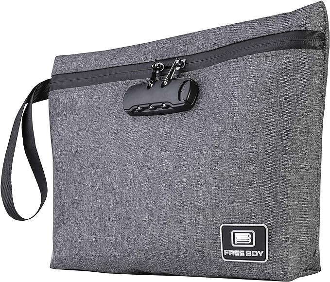 Free Boy bolsa smell proof con candado de combinación vista frontal — estuche anti olor negro mate con correa de transporte