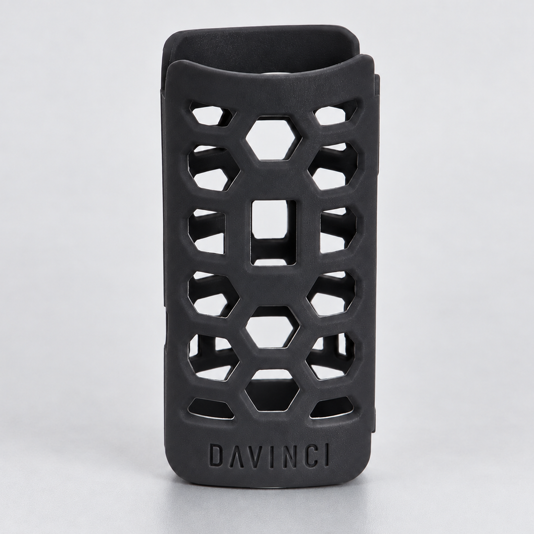Funda DaVinci MIQRO-C de silicona negra vista de frente: recortes hexagonales, ventana rectangular al centro y DAVINCI en relieve