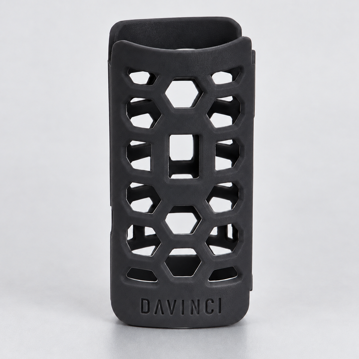 Funda DaVinci MIQRO-C de silicona negra vista de frente: recortes hexagonales, ventana rectangular al centro y DAVINCI en relieve