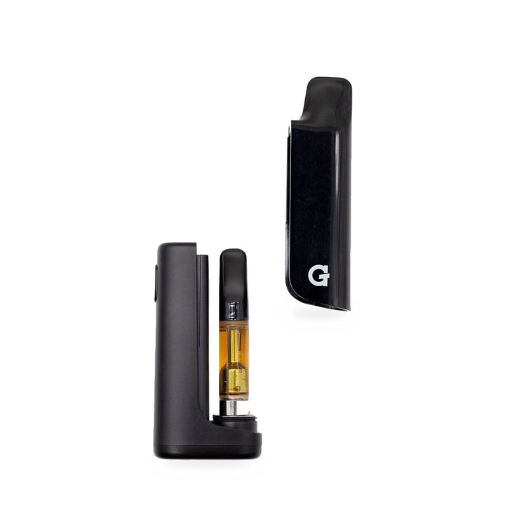 G Pen Hydout con un cartucho 510 enroscado y la tapa magnética al lado