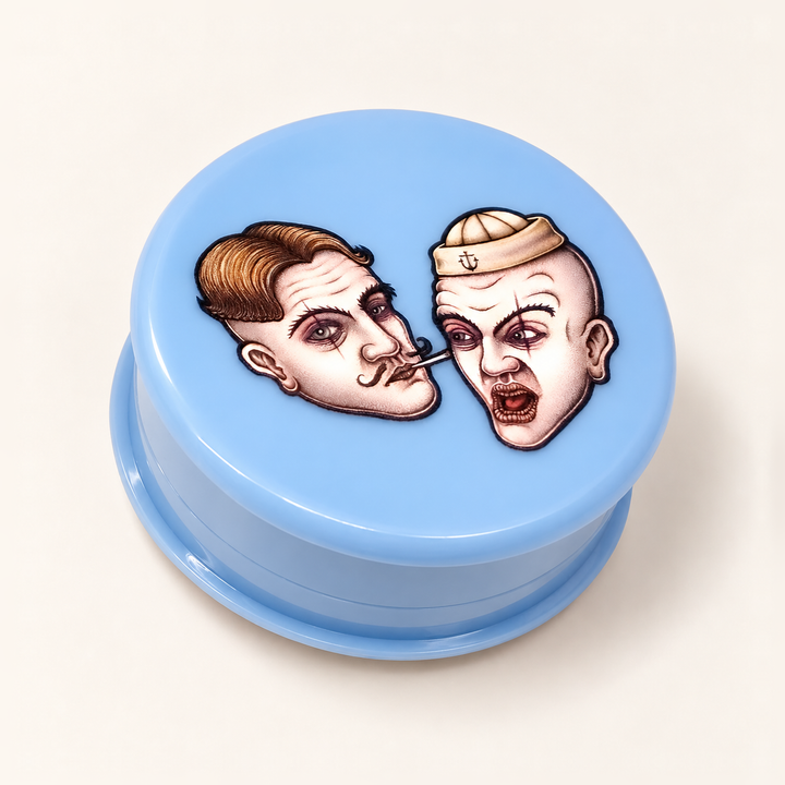 Grinder de Acrílico Lion Rolling Circus azul con dos cabezas de perfil en la tapa