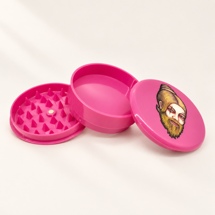 Grinder Lion Rolling Circus separado en tres piezas: tapa, plato con dientes y compartimento
