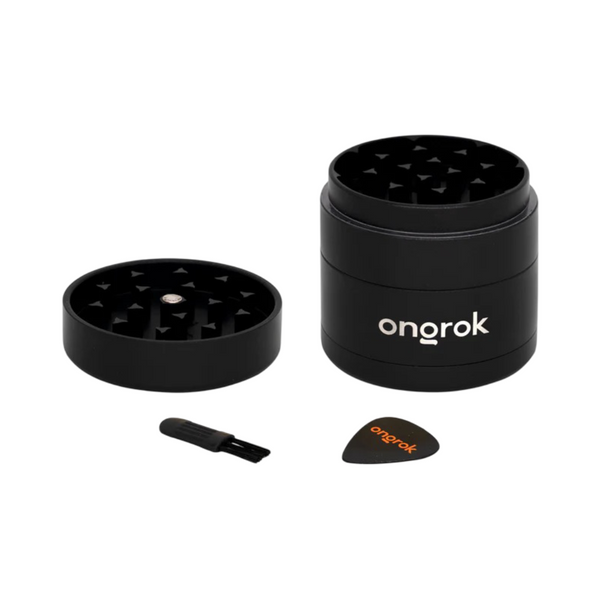 Raspador y cepillo incluidos con el grinder ONGROK de 55mm