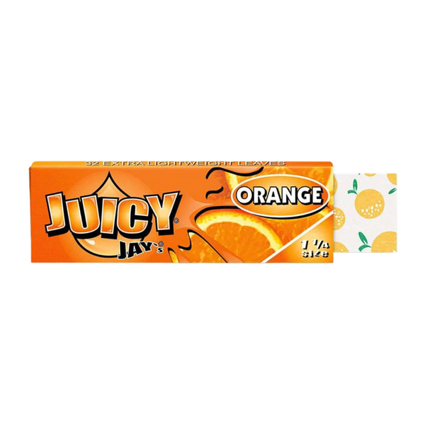 Frente del librillo Juicy Jay's Orange 1¼ con una hoja asomando, impresa con naranjas y hojas verdes.