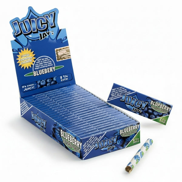 Caja abierta de Juicy Jay's Blueberry 1¼ con un librillo y un cono armado donde se ve el estampado de arándanos