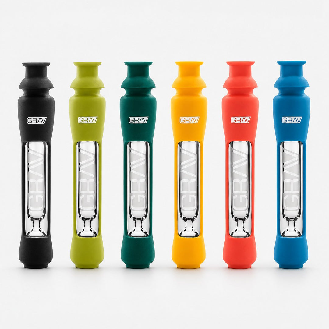 Pipa taster GRAV con funda de silicona en sus seis colores: negro, verde aguacate, teal oscuro, amarillo mostaza, naranja escarlata y azul