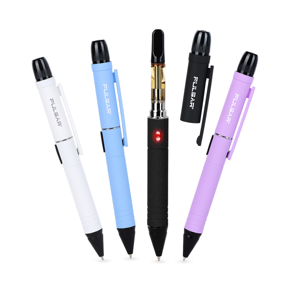 Pulsar 510 DL Scribe en blanco, azul cielo, morado lavanda y negro; el negro sin la tapa, con un cartucho 510 enroscado