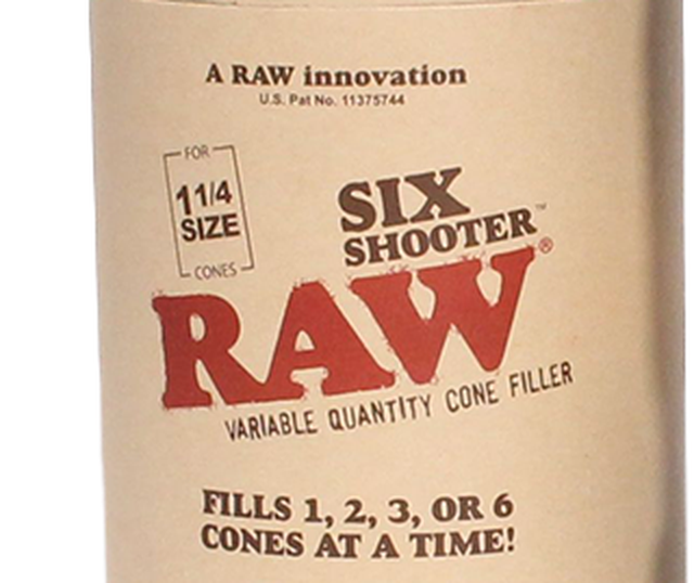 Panel del tubo del RAW Six Shooter con el rótulo FOR 1 1/4 SIZE CONES, la patente U.S. 11375744 y el descriptor variable quantity cone filler