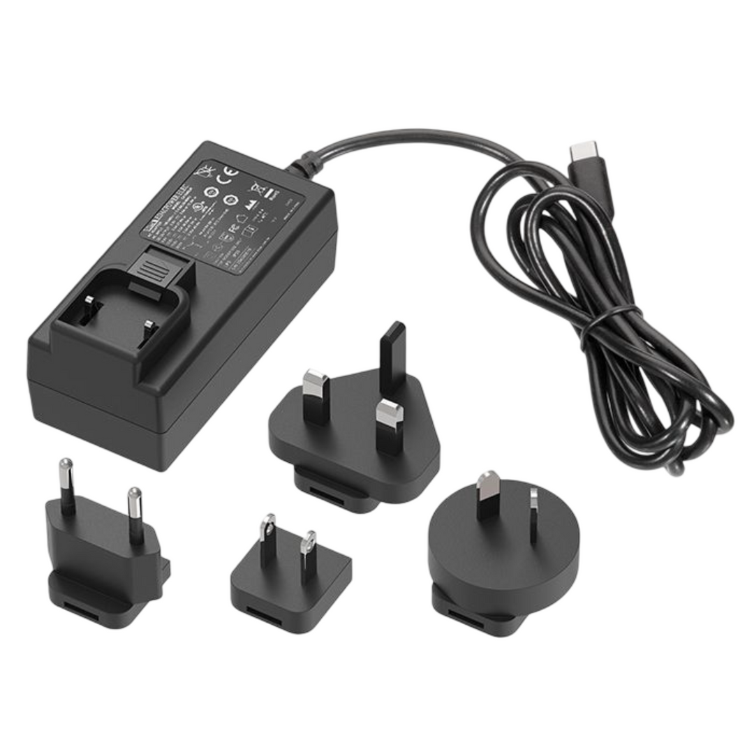 Los 4 adaptadores intercambiables del Supercharger: NA tipo A, EU tipo C, GB tipo G, AU tipo I