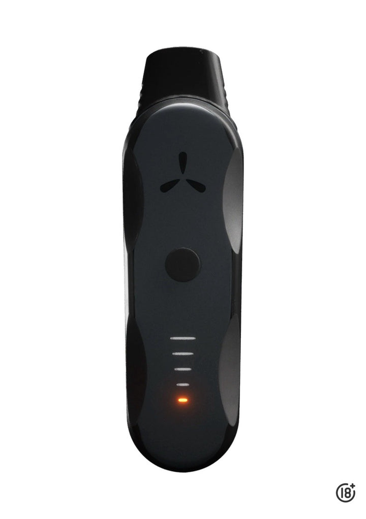 Vaporizador herbal Airvape XS GO color negro con indicador LED encendido