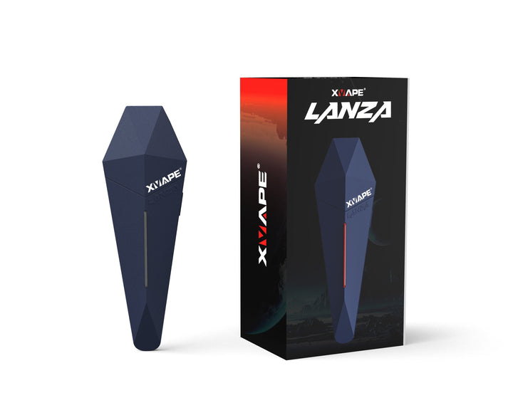 XVAPE Lanza en azul marino de pie junto a su caja, que rotula XVAPE LANZA