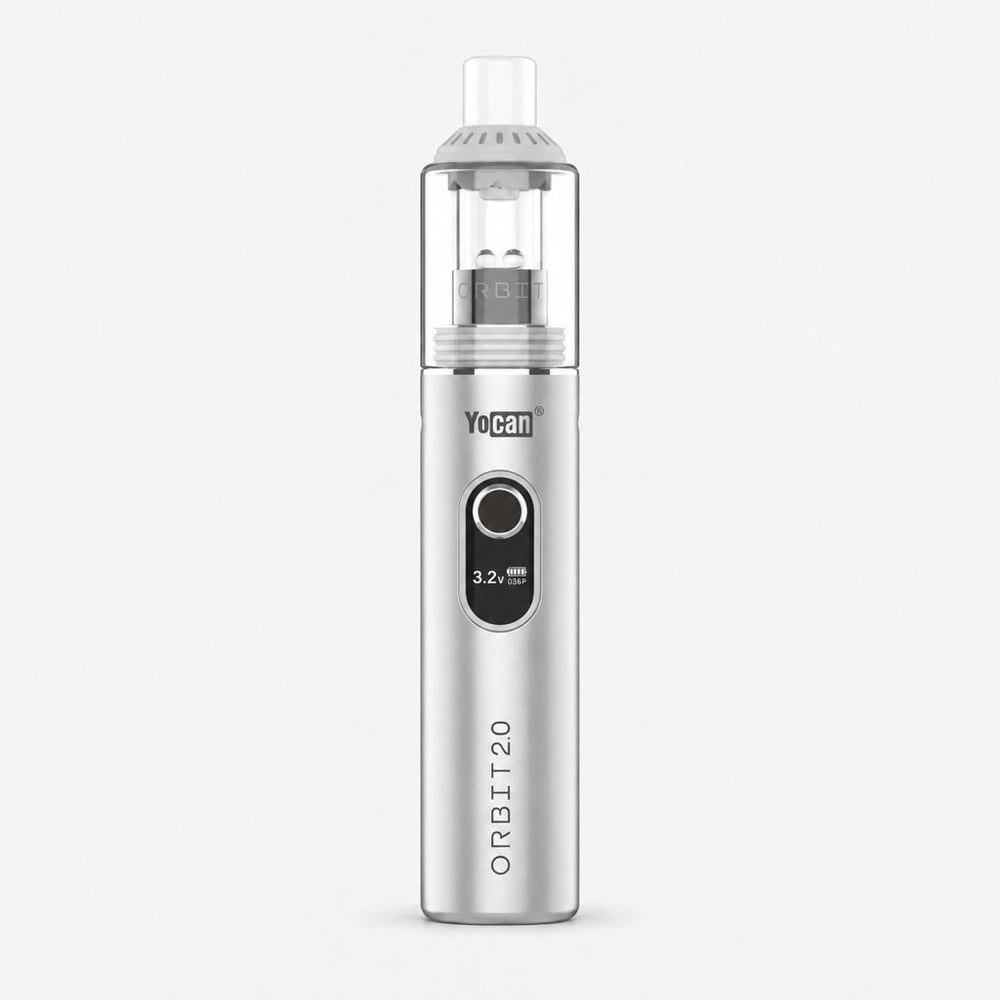 Yocan Orbit 2.0 plateado con cabezal gris claro y pantalla OLED encendida